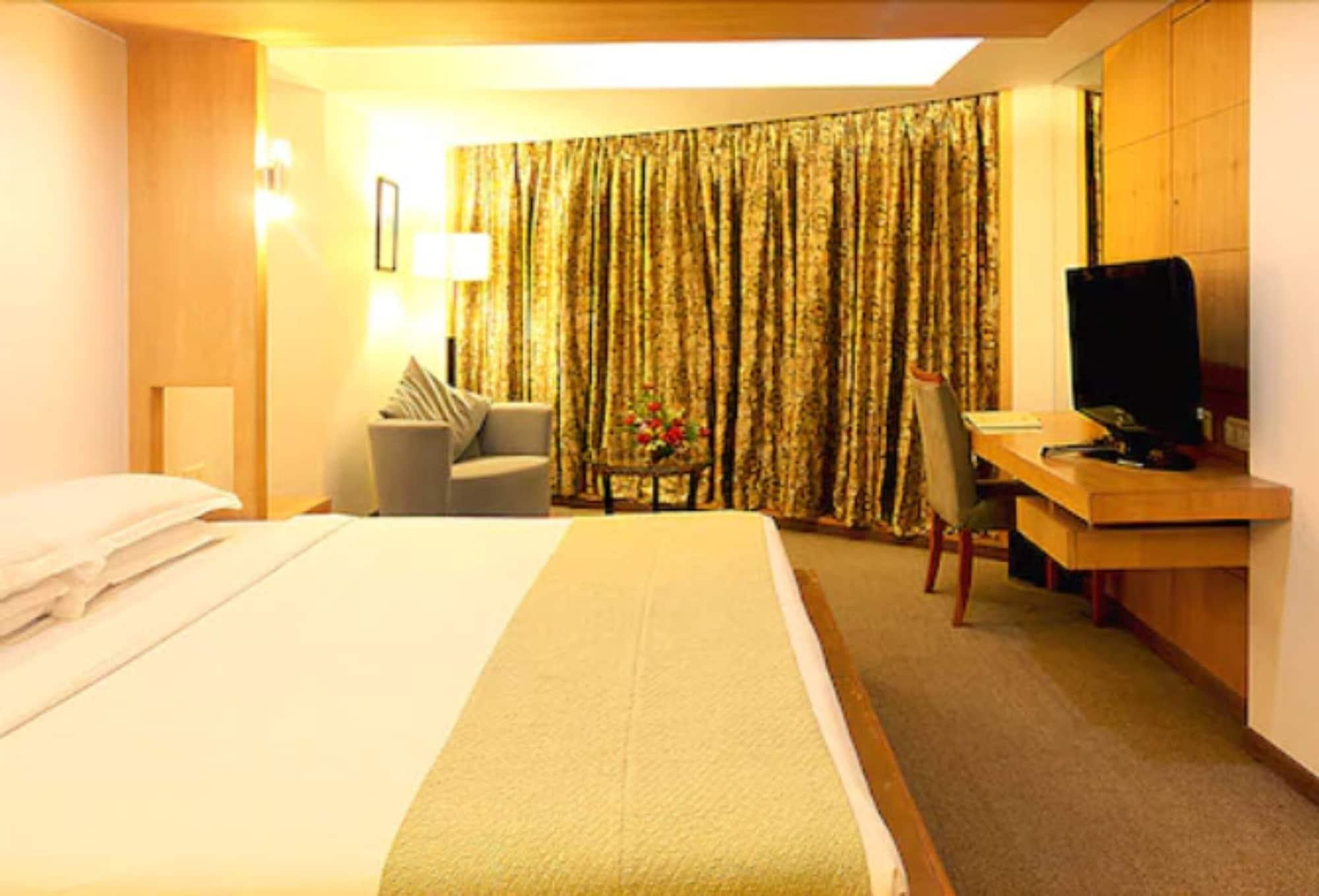 Peninsula Grand Hotel Mumbai Exterior photo