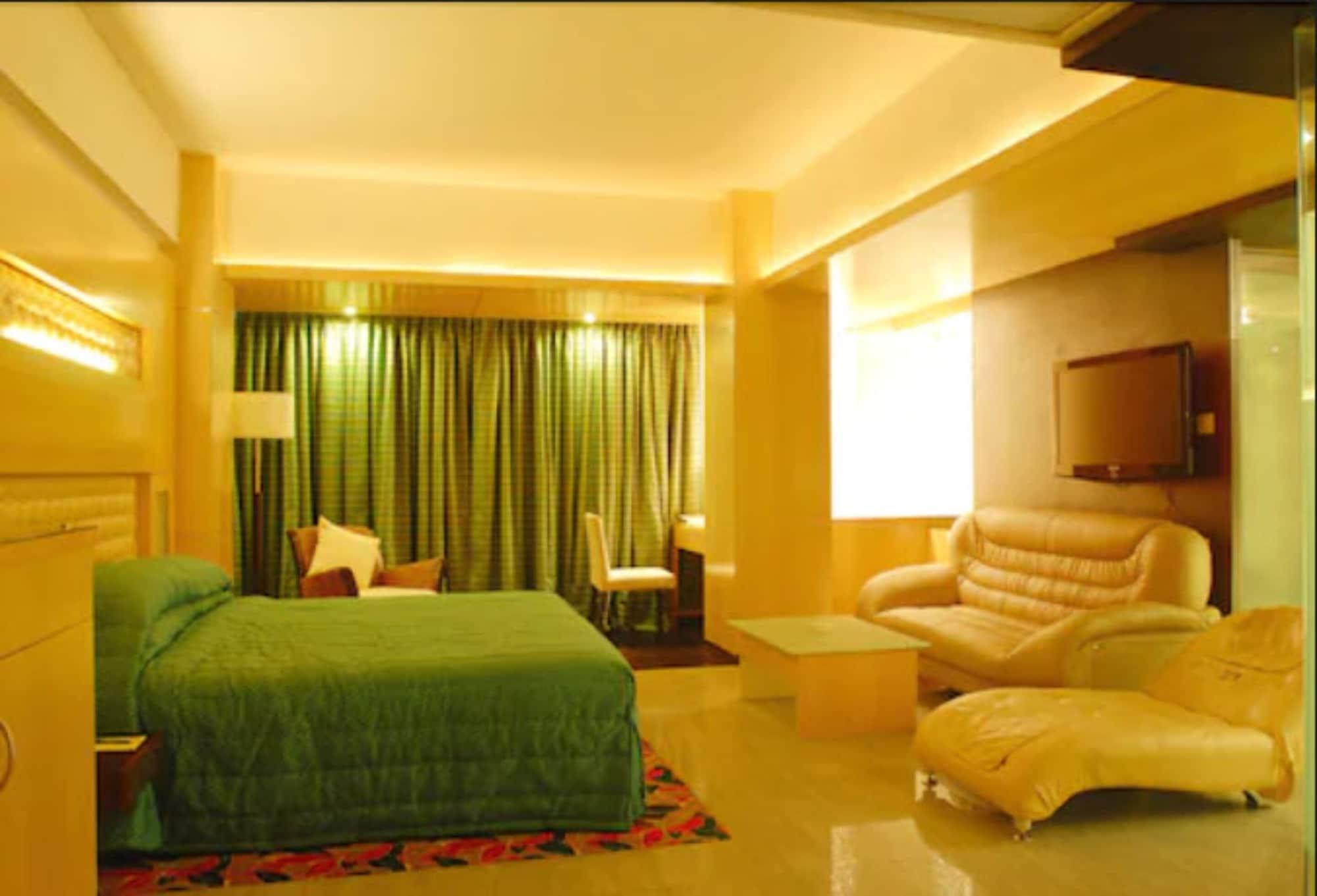 Peninsula Grand Hotel Mumbai Exterior photo