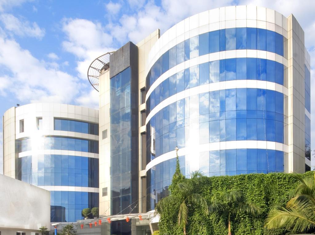 Peninsula Grand Hotel Mumbai Exterior photo