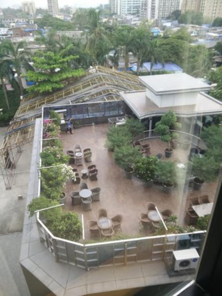 Peninsula Grand Hotel Mumbai Exterior photo