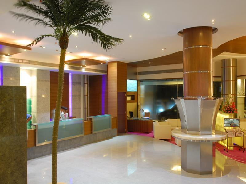 Peninsula Grand Hotel Mumbai Exterior photo