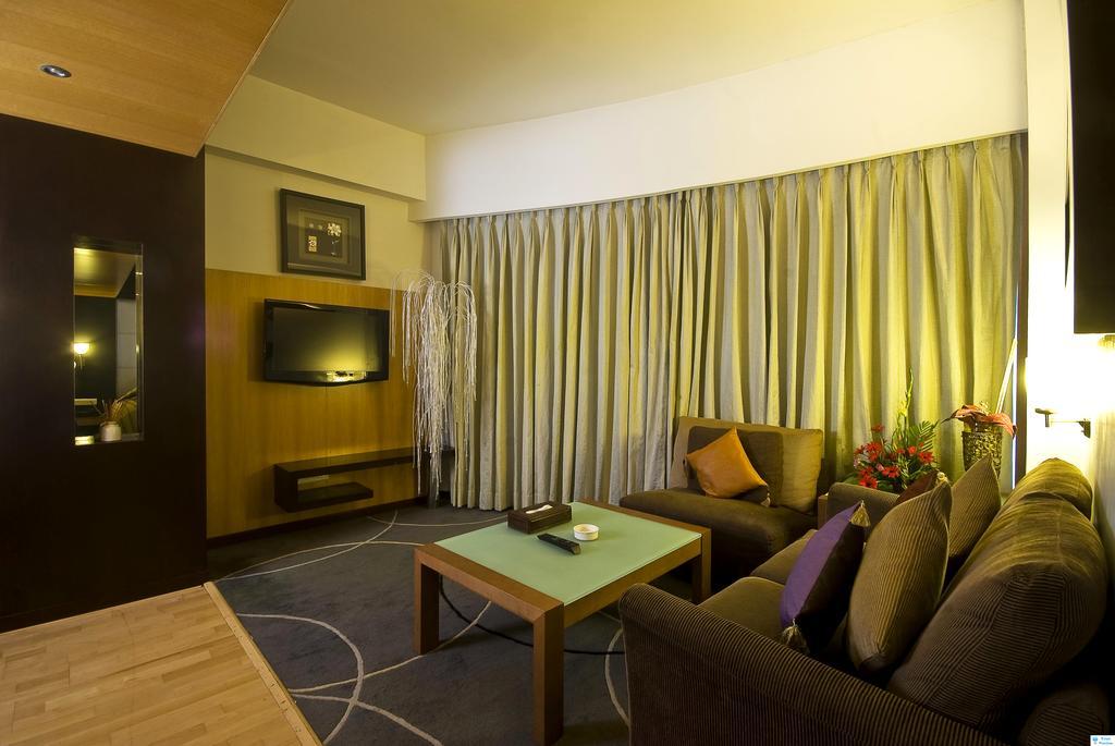 Peninsula Grand Hotel Mumbai Exterior photo