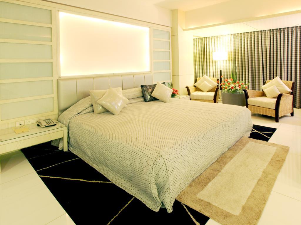 Peninsula Grand Hotel Mumbai Room photo