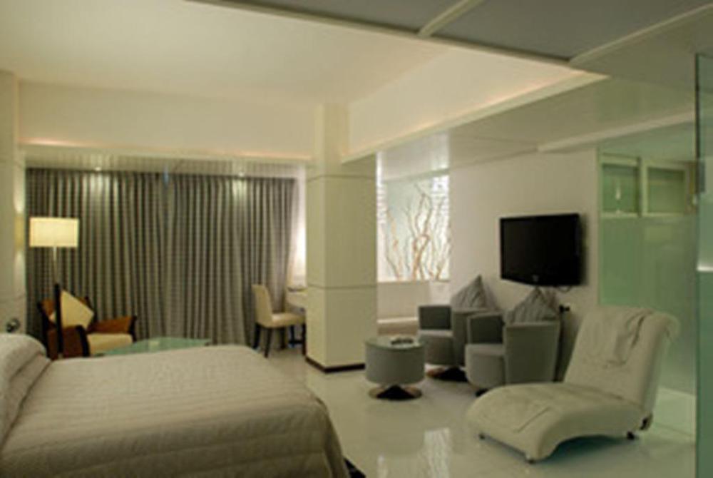 Peninsula Grand Hotel Mumbai Room photo